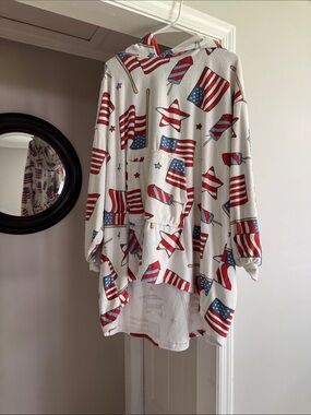 Women's Red & White Flag-Print Hooded Pullover